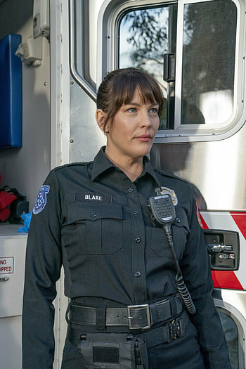 9-1-1: Lone Star, Thrilling episode, Paranoia and monsters, Suspenseful storyline HD phone wallpaper