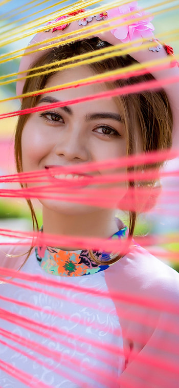 Blurred Ribbons, Brown-Eyed Smile — Asian Brunette, blur, brown eyes, smile, brunette, model, woman, asian HD phone wallpaper