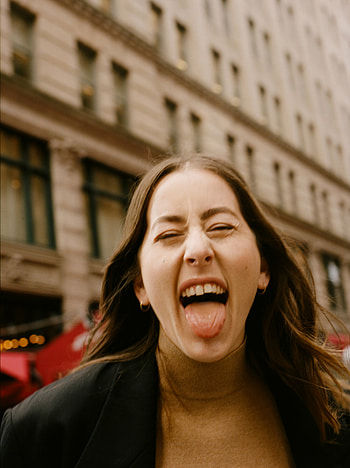 Licorice Pizza, Alana Haim, Movie Debut, New York Times HD phone wallpaper