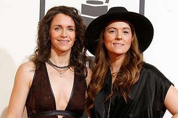 Brandi Carlile, Spouse identity, Personal life, Relationship HD wallpaper