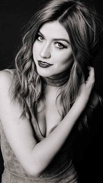 Katerina McNamara, hollywood actress, bnw HD phone wallpaper