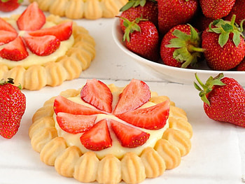 Strawberry Biscuits, sweet, strawberry, graphy, delicious, , food HD wallpaper