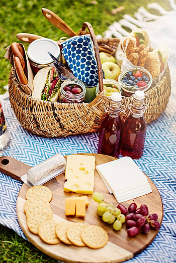 Picnic basket ideas, Food recipe story HD phone wallpaper