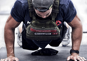 Weighted push-ups, CrossFit HD wallpaper