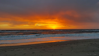 Sunset in the Rain, Orange, Sunset, Red, Purple, Ocean, Ventura, Beach, Waves, California, Clouds, Rain HD wallpaper