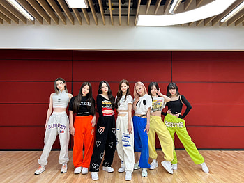 Nmixx K-pop, Wacoca Japan, People life, Style HD wallpaper