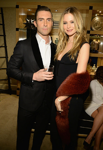 Behati Prinsloo, Adam Levine HD phone wallpaper
