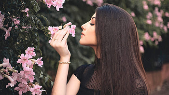 Attractive Beautiful Girl Smelling Flowers, girls, model, graphy, flowers HD wallpaper