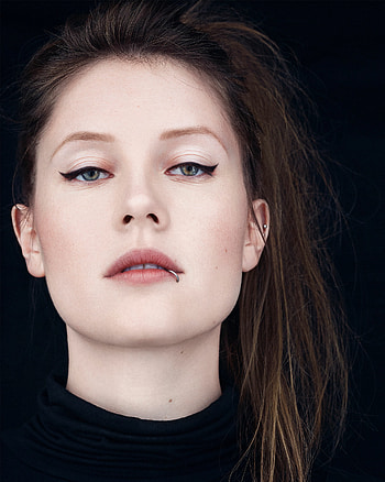 Charlotte de Witte, Pros and cons, Balancing career, Human experience HD phone wallpaper