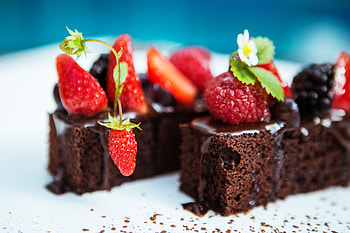 Brownie, cake, fruits, dessert, strawberry HD wallpaper