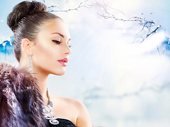 Pretty girl, fur, glamour, model, snow, pretty face, woman HD wallpaper