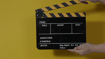 Movie slate empty, Clapperboard hitting close, Hand holding, Empty film HD wallpaper