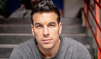Mario Casas, Cross the Line, Youtuber David Victori, Spanish actor HD wallpaper