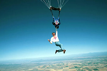 Banzai Skydiving, Thrill-seeking adventures, Sky-high excitement, Courageous leaps HD wallpaper