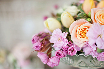 A little loveliness, bouquet, small lavender flowers, roses, entertainment, beautiful, arrangement, little, precious, fashion, love, pearl, loveliness, salmon HD wallpaper