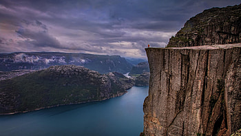 Nature's rock, River in Norway, Rainy scenery, Preikestolen section HD wallpaper