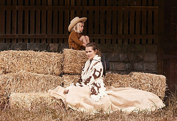 Teresa Palmer, captain and the gipsy kid, actress, child, copil, barn, cowgirl, girl, woman, hay, hat HD wallpaper