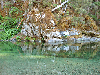 clear reflection, river, reflection, moss, clear, water, rock HD wallpaper
