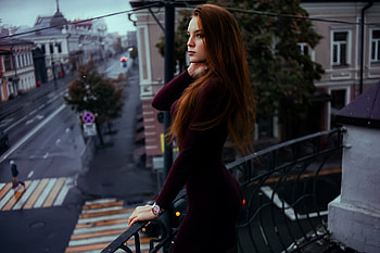 Red Hair Women In Balcony, girls, model, depth-of-field, portrait HD wallpaper