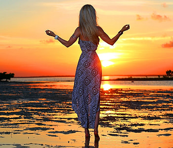 Valeria Lukyanova, blue and white pattern, blonde, looking at the sunset, strapless long dres, jewelry HD wallpaper