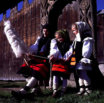 *Maramures - port traditional osenesc*, port, batrana, traditie, fetite HD wallpaper