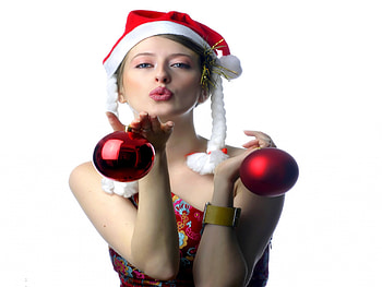 CHRISTMAS KISS, Santa, red, kiss, girl, balls, cap HD wallpaper