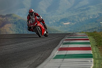 2018 Ducati Panigale V4 , ducati-panigale, ducati, bikes, 2018-bikes HD wallpaper
