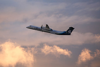 Alaska Airlines, Seattle worker, Stolen plane, Security risk HD wallpaper