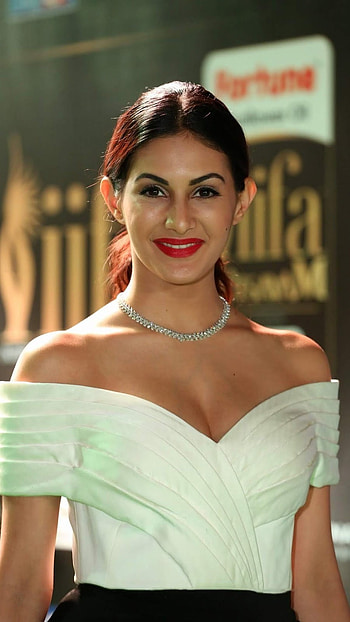 Amyra Dastur, Bollywood Actress, Amyra HD phone wallpaper