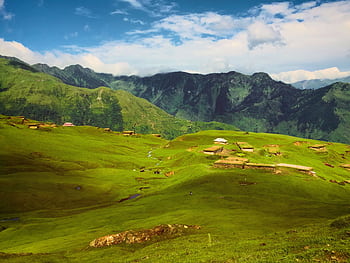 Breathtaking view of lush green hills and mountains in Haveli Azad Kashmir, perfect for a nature escape. HD wallpaper