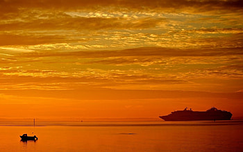 Sunsets, sea, clouds, boat, sky HD wallpaper