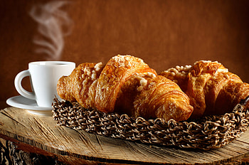 Croissant viennoiserie, Fond d'ecran, Tasse nourriture, High resolution HD wallpaper