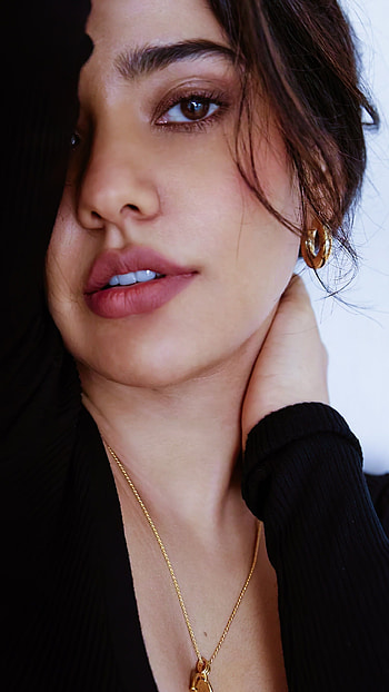 Neha sharma, bollywood actress HD phone wallpaper