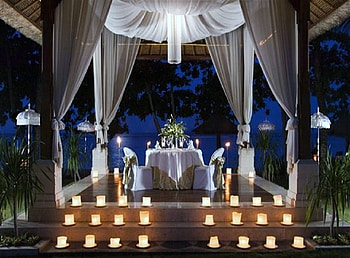 Moment to remember, drapery, canopy, luxury, lanterns, romance, stairs, table for two, candles, evening HD wallpaper
