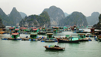cua van city, boat, cua, city, van, house, mountains, water HD wallpaper