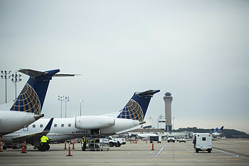 ExpressJet Airlines, Route reductions, Houston's IAH, Domestic and international flights HD wallpaper