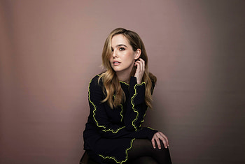 Zoey Deutch, blonde actress HD wallpaper
