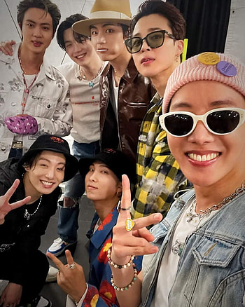 BTS, cara, selfies, famosos HD phone wallpaper