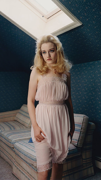 Julia Garner, W Magazine hoot, Galaxy and Pixel , Mobile background HD phone wallpaper