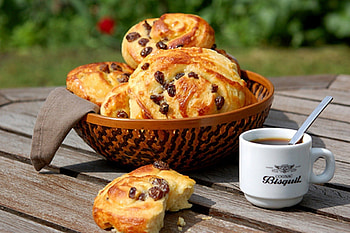 breakfast outdoors, table, outdoors, breakfast, coffee, patties HD wallpaper