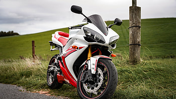 Red White Yamaha YZF-R1 Motorcycle Bike HD wallpaper