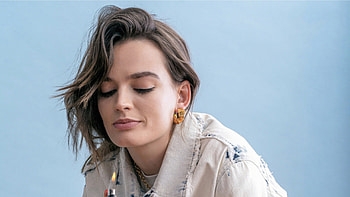 Emma Mackey, Glamour magazine, France HD wallpaper