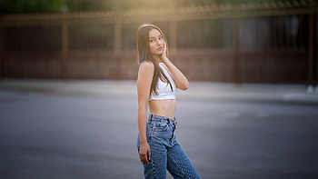 White Top Girl Looking At The Viewer, girls, model, hoot HD wallpaper
