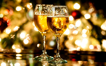 NEW YEAR CHAMPAGNE, golden, champagne, design, crystal, eve, gold, gift, liquid, happy new year, holiday, light, festive, glass, happy, drink HD wallpaper