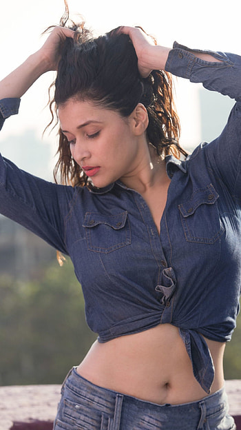 Mannara Chopra, multilingual actress, navel, gorgeous HD phone wallpaper