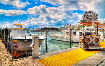 Sunny Day, harbour, blue, boat, sunny, colorful, palm, colors, pier, peaceful, flags, beauty, sailboats, buildings, boats, ocean, palms, sea, architecture, beautiful, sailboat, flag, yellow, building, view, marina, clouds, sailing, nature, sky, port, lovely, splendor HD wallpaper