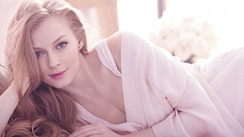 Closeup View Of Beautiful Girl Model Svetlana Khodchenkova Is Wearing White Dress In Blur Background Girls HD wallpaper