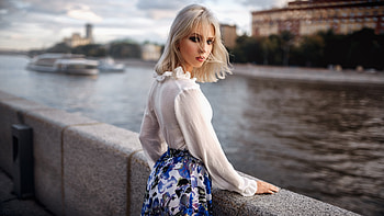 Blonde Hair Girl Outdoor Looking Back, blonde, girls, model, outdoors HD wallpaper