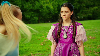 Emily Carey TV Shows, Rising star, Versatile actress, Dynamic performances HD wallpaper