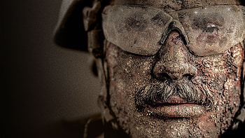 Battle-Scarred Soldier — Warfare HD wallpaper